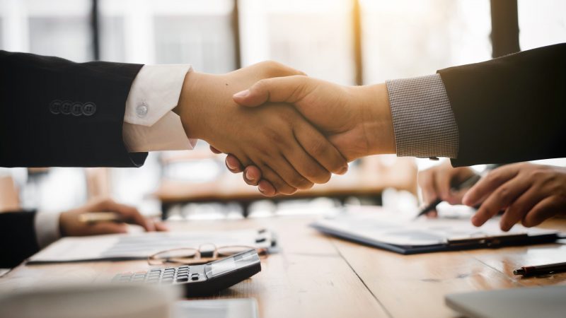 Join hands to do business together after contracting as a partner for international transportation and trading companies To import and export a large number of products.